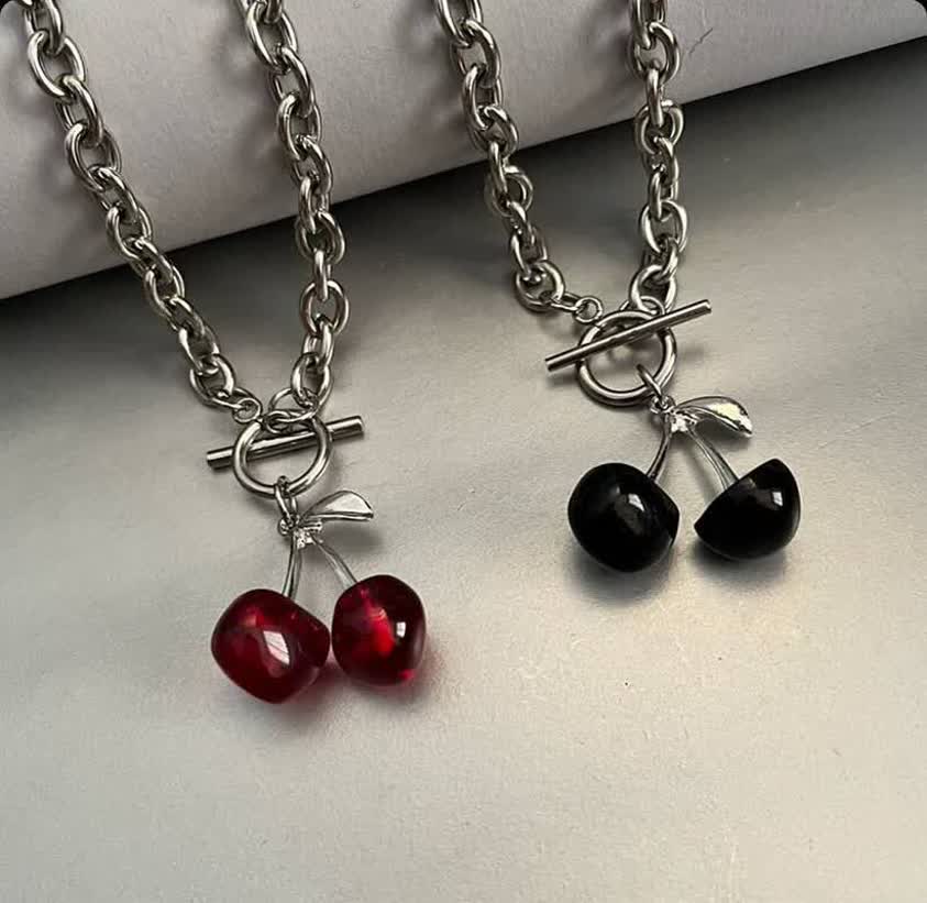 گردنبند گیلاسی مشکی